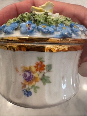 Vintage Elfinaire Porcelain Floral Trinket Box Encrusted Lid Japan